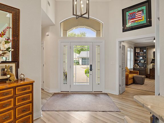 2nd image of 106 San Saba Court