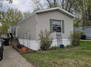 2496 Huntington Park Dr, Grand Forks, ND 58201