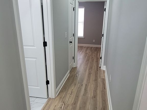 4th image of 1031 Wessex Dr