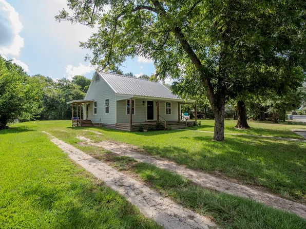 610 S 5th St, Crockett, TX 75835