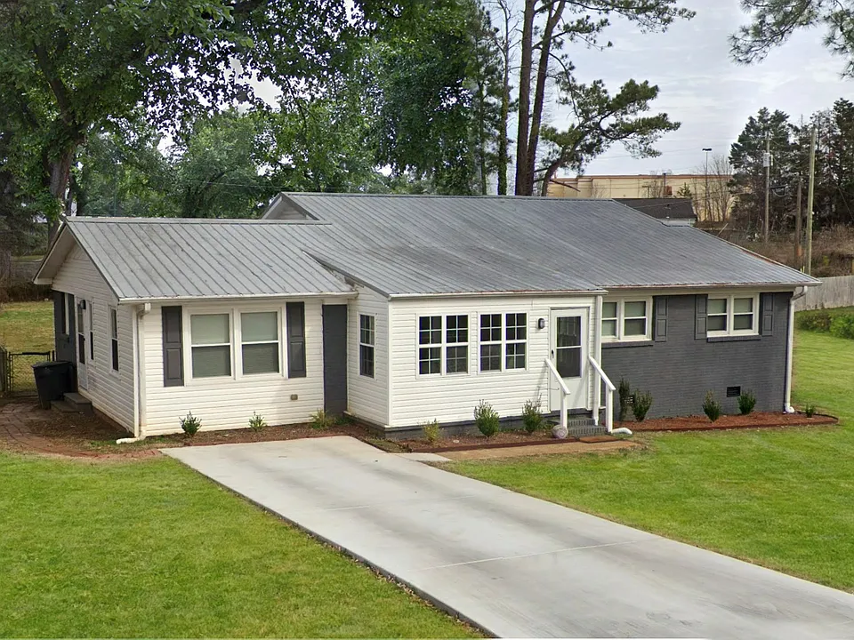 2226 Windcrest Dr