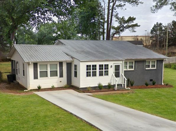 2226 Windcrest Dr