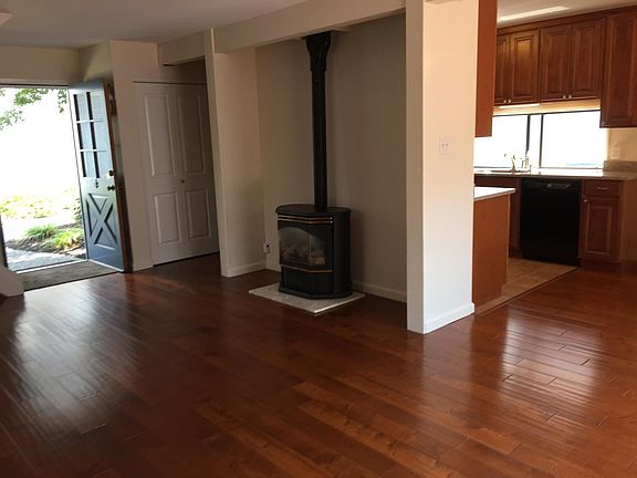 2nd image of 469 W Meadow Dr