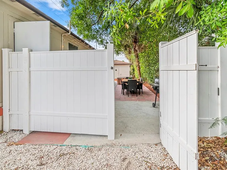 2402 W Cypress St — Photo 31