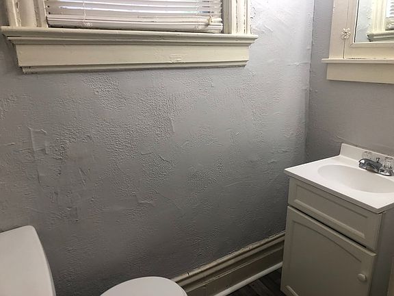 3rd image of 4823 Cass St