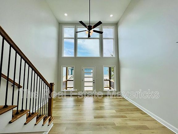 5th image of 1902 S Holly St #102