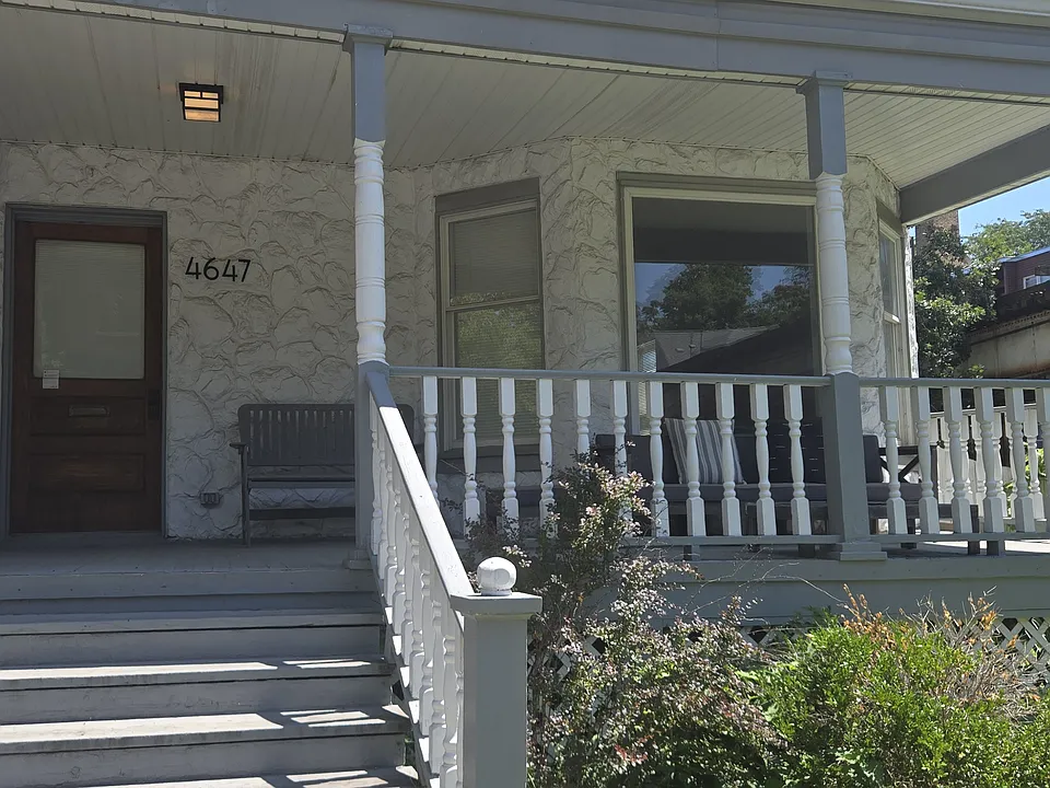 4647 N Winchester Ave