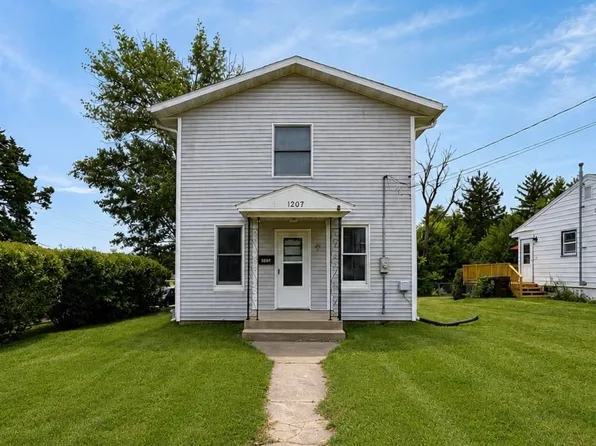 1207 W American St, Freeport, IL 61032