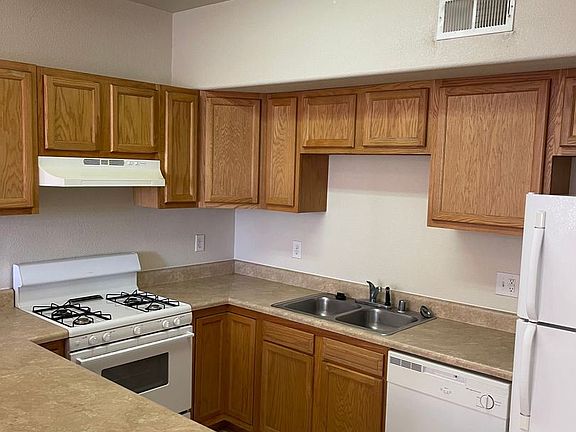 2nd image of 1000 La Fonda Dr #R