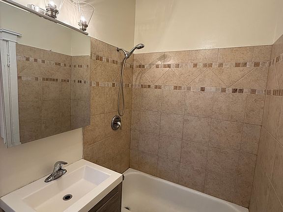 5th image of 1223 W Waveland Ave APT 3