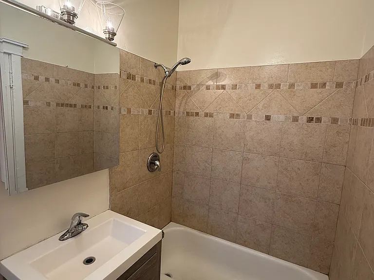 1223 W Waveland Ave #3 — Photo 5