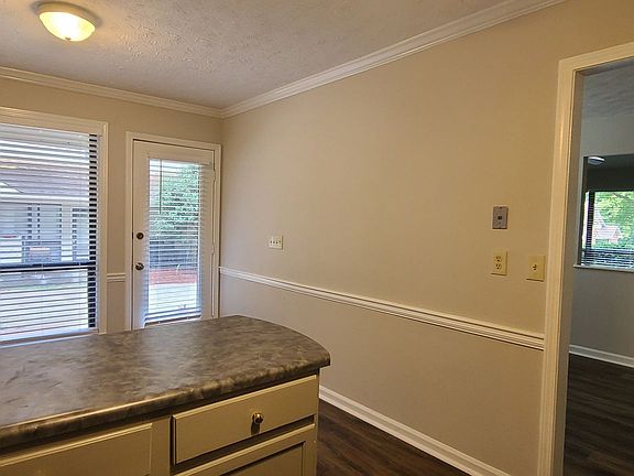 5th image of 546 Plymouth Ln