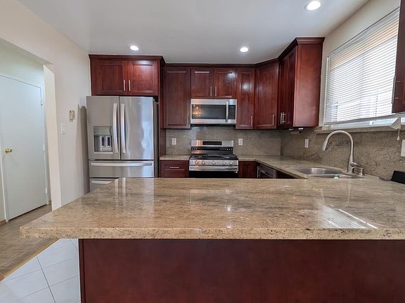 5th image of 369 Northaven Dr