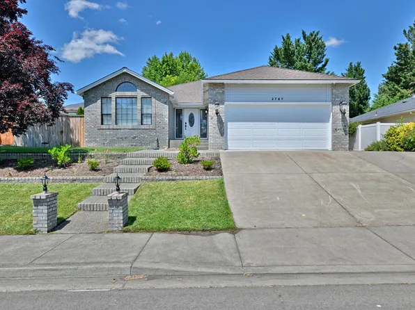 2767 Brookside Dr, Medford, OR 97504