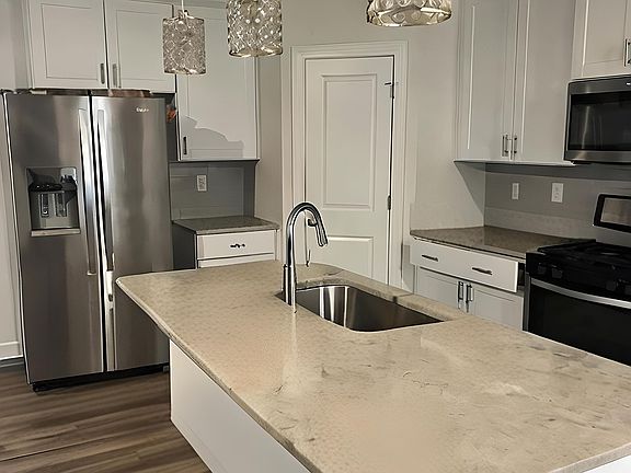 4th image of 4013 Armstrong Farm Dr