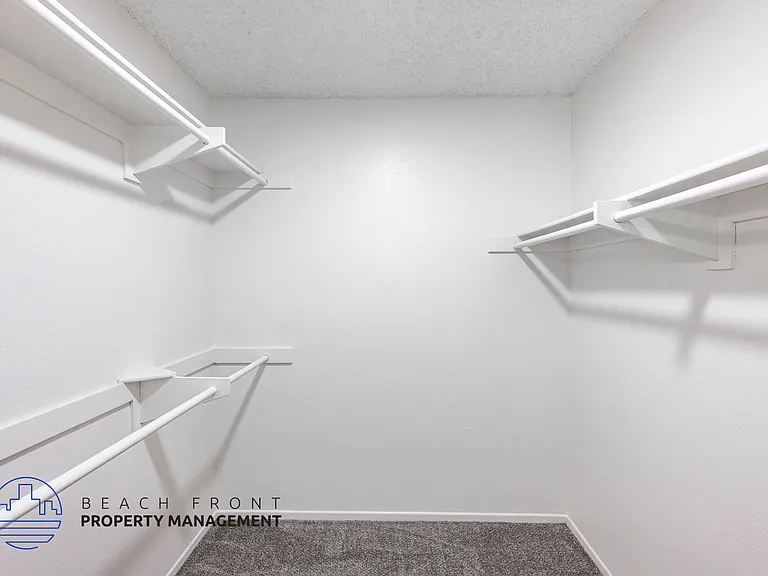 619 E. Riverside Dr. — Photo 26