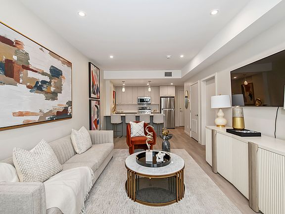 5th image of 1301 Burnside Rd W #1307480