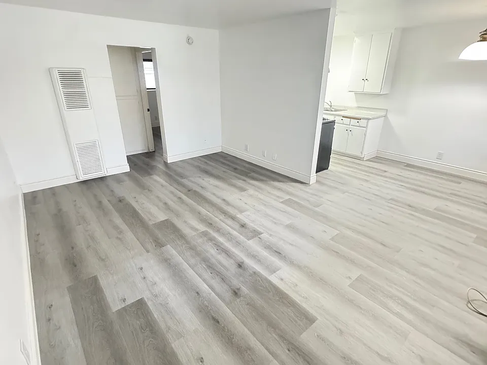 1133 E Alosta Ave #12
