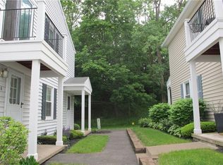 48 Falcon Ln E, Fairport, NY 14450