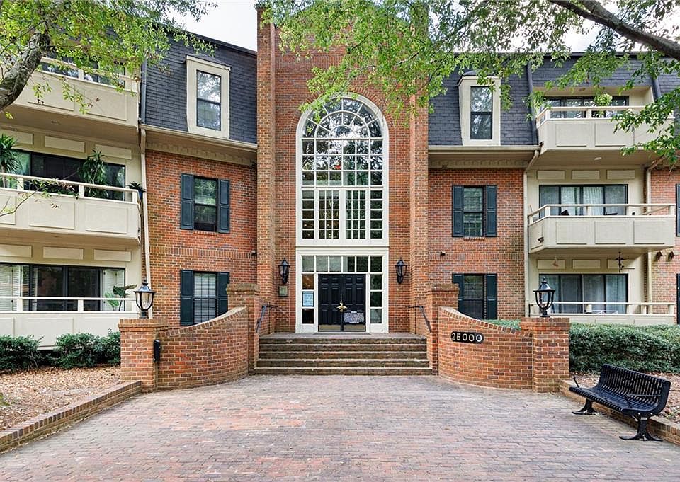 1st image of 25107 Plantation Dr NE