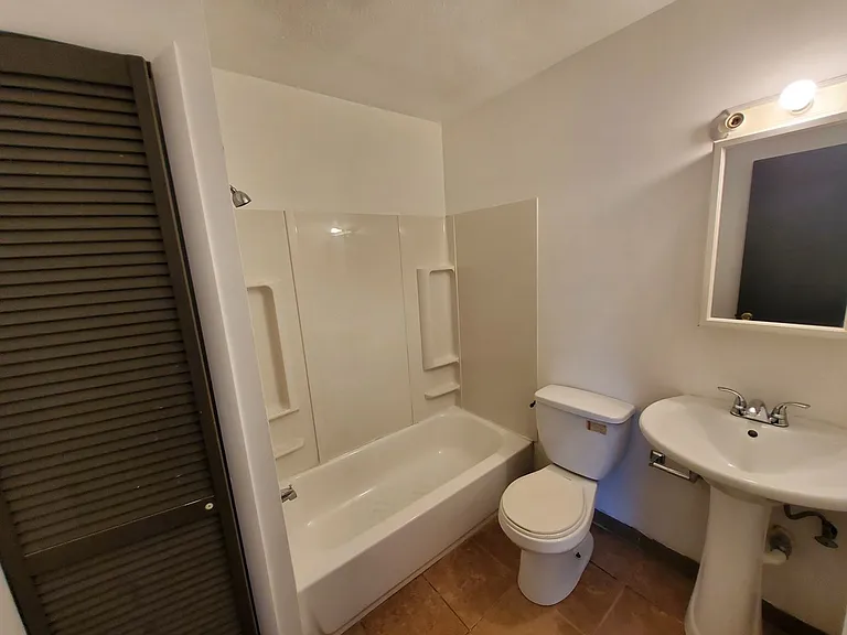 5058 Broadway — Photo 22