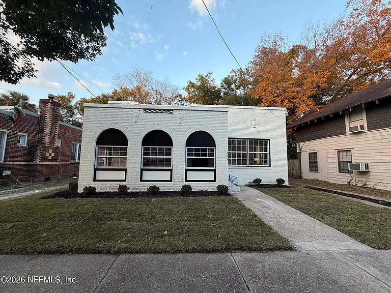 325 Alder St — Photo 1
