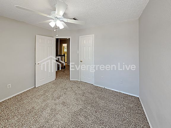 5th image of 104 NE Timber Ridge Dr