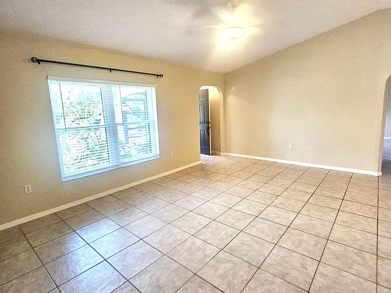23123 Glen Ave — Photo 6