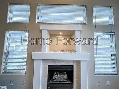 3 bed, 3.0 bath, 1714 sqft, $2,150 — Photo 4
