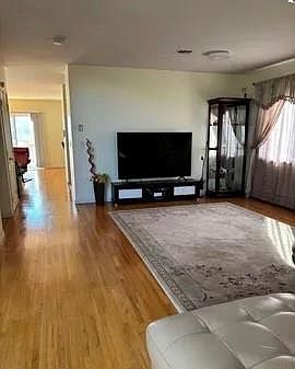 4th image of 57 Churchill Ave