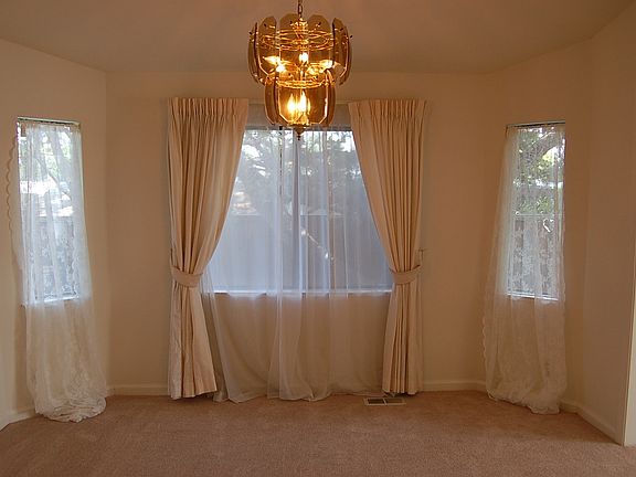 4th image of 320 Edlee Ave