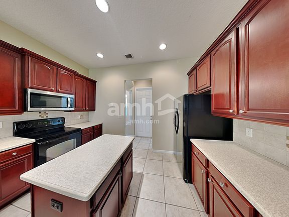 3rd image of 33201 Irongate Dr