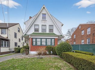 35-12 Utopia Pkwy, Flushing, NY 11358