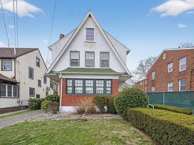 35-12 Utopia Pkwy, Flushing, NY, 11358