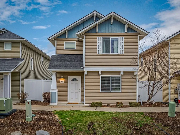 3324 E Garin Ct — Photo 1