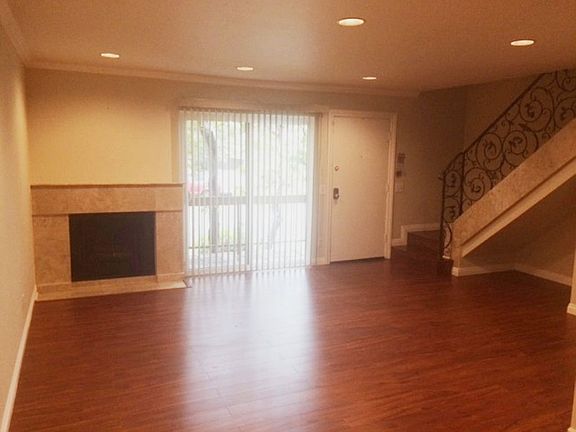 2nd image of 14735 Victory Blvd APT 5