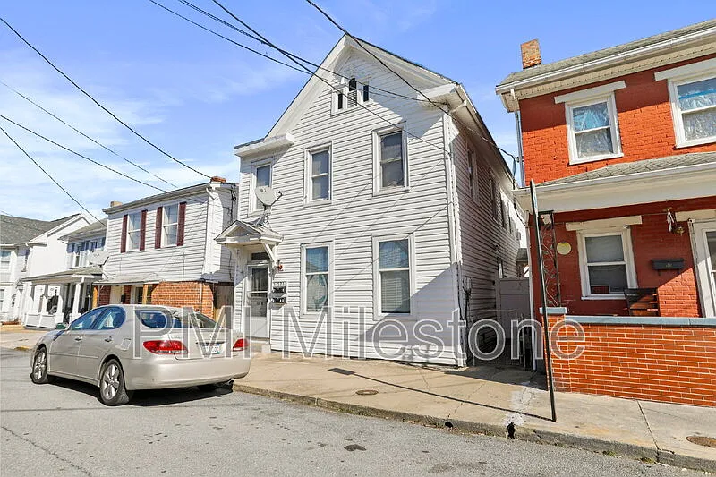2 bed, 1.0 bath, 1412 sqft, $1,080 — Photo 2