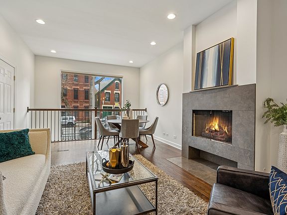 4th image of 1058 N Hermitage Ave #1