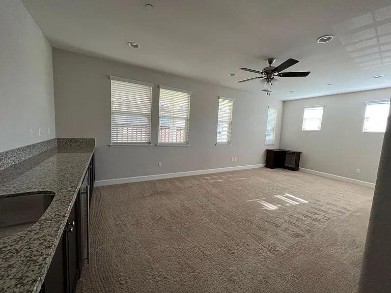 379 W Beckman Ct — Photo 12