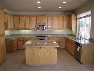 2nd image of 890 Hillock Dr