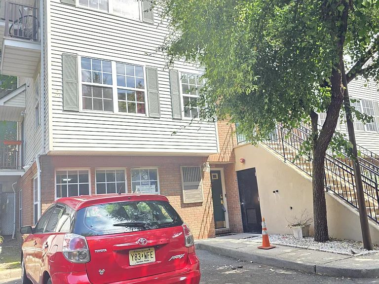 84 Union St — Photo 1