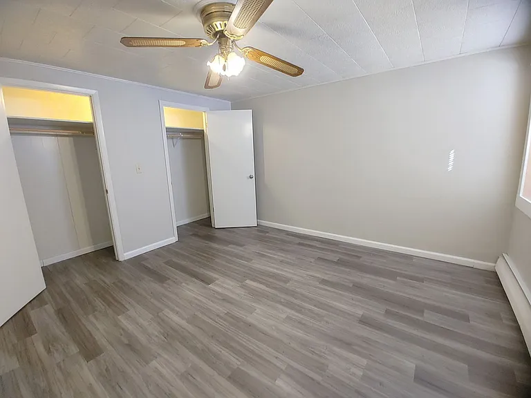 221 Robinhood Ln — Photo 7