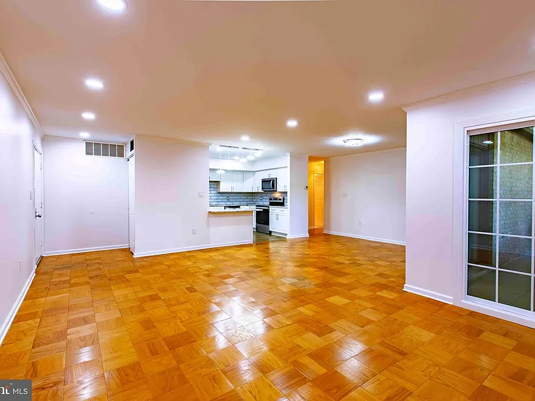 1 Stonehenge Cir #2 — Photo 28