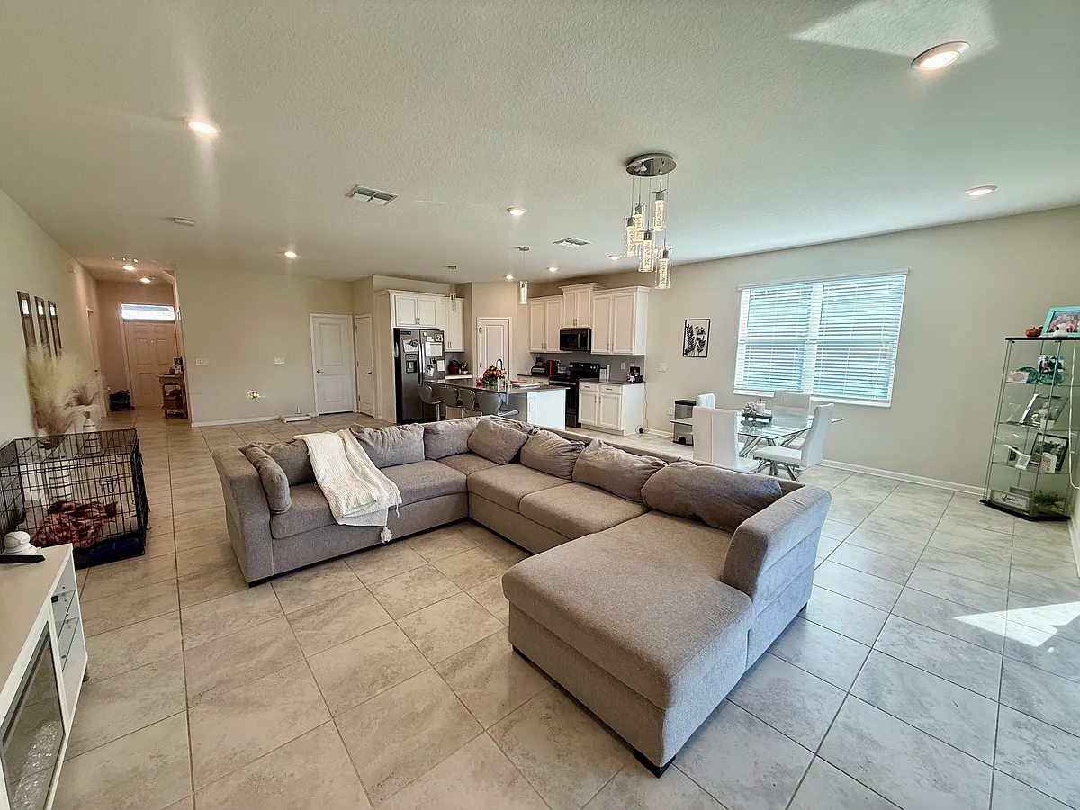 Building Photo - 1742 Chatsworth Cir