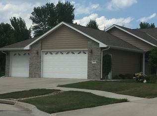 2012 Crane Circle Dr, Hastings, NE 68901