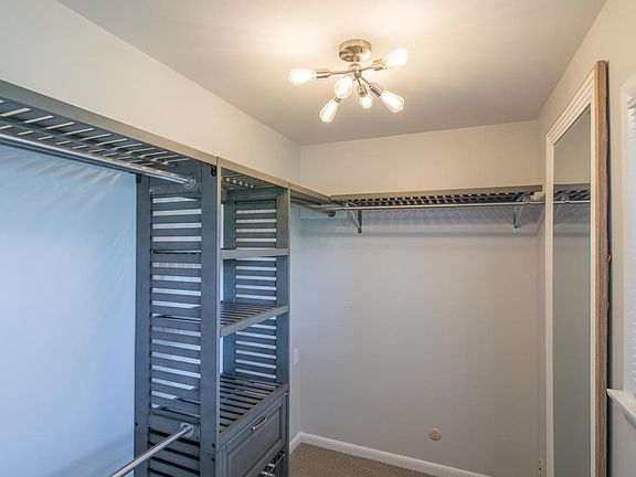 4th image of 712 Olde Settler Pl