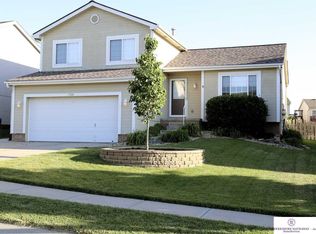 17120 Barnett St, Omaha, NE 68116