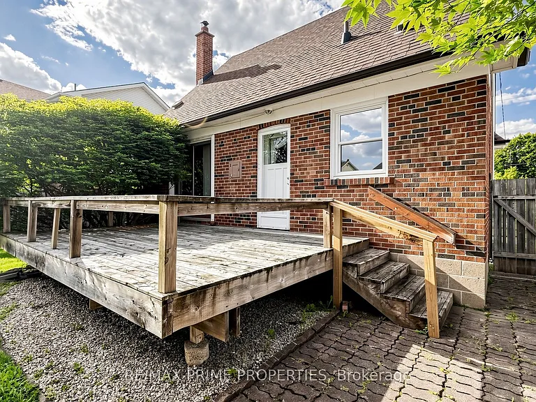 33 Irvington Cres — Photo 32