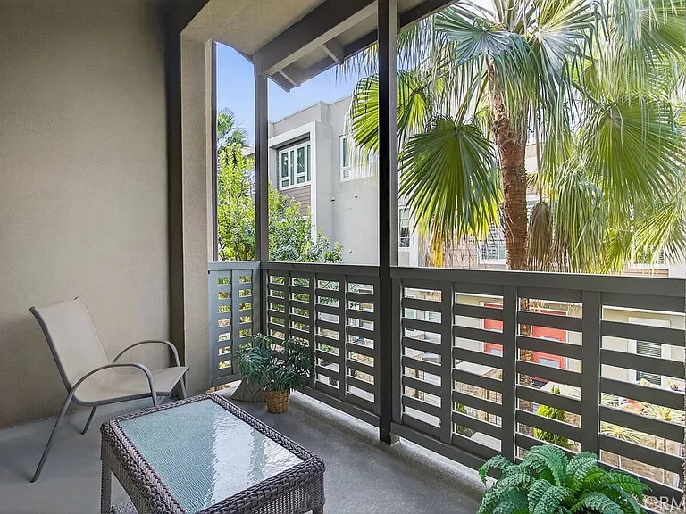 985 Doheny Way — Photo 13