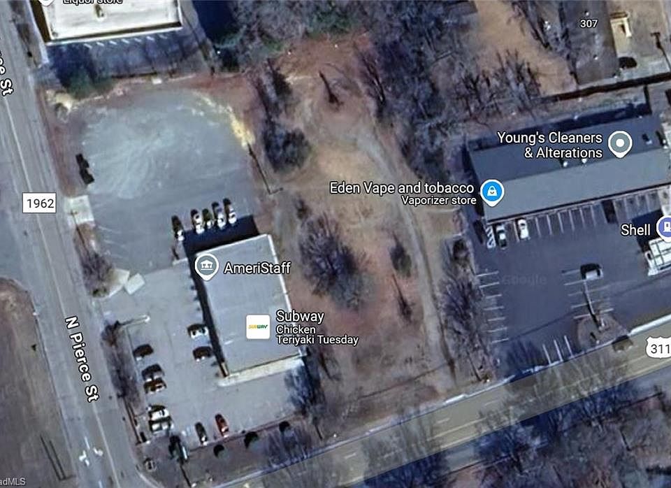 2nd image of 313 E Meadow Rd